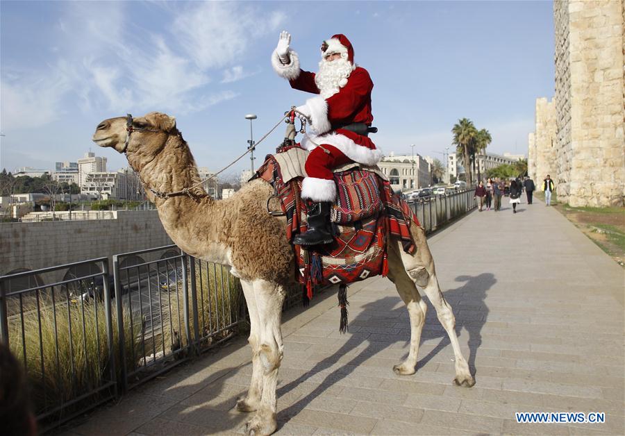 MIDEAST-JERUSALEM-CHRISTMAS-SANTA CLAUS