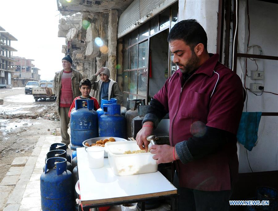 SYRIA-ZABADANI-WAR-RAVAGED CITY-FAMILIES-RETURNING