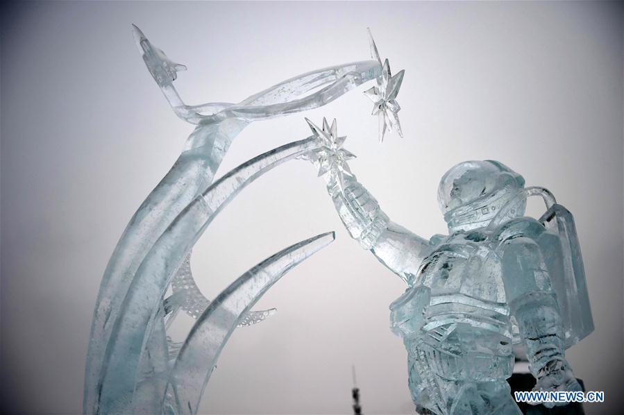 CHINA-HEILONGJIANG-HARBIN-ICE SCULPTURE (CN)