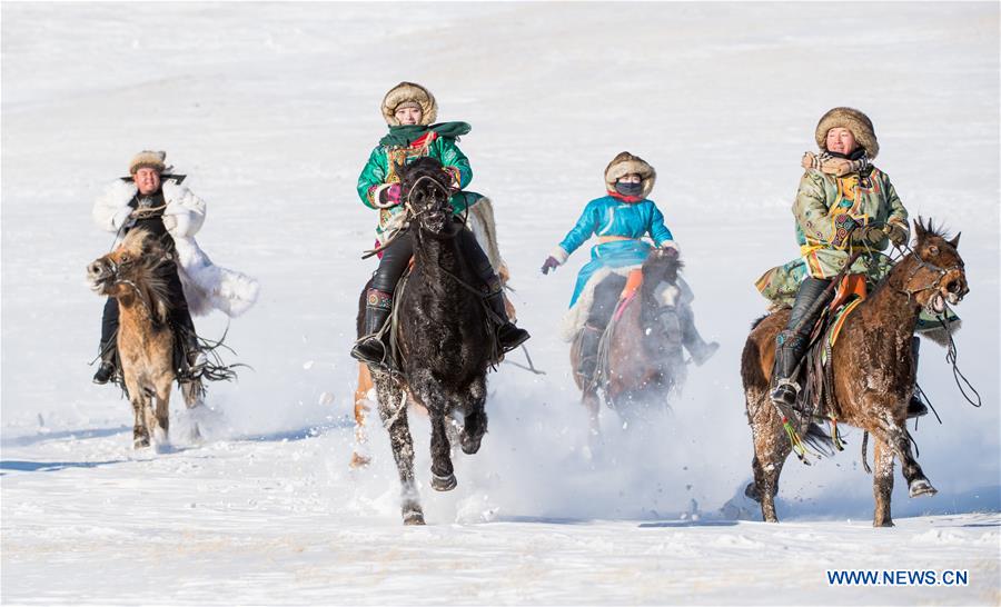 CHINA-INNER MONGOLIA-SNOWFIELD HORSE TAMING (CN)