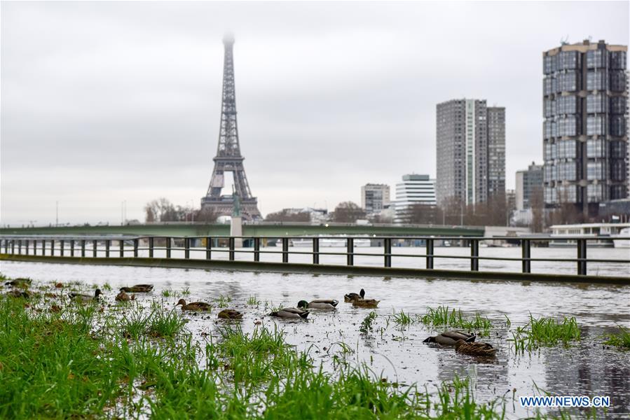 FRANCE-PARIS-FLOODS RISK-ORANGE ALERT