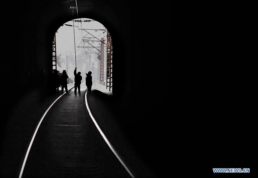 CHINA-HENAN-SANMENXIA-RAILWAY TUNNEL-DEICING (CN)