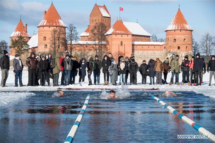 (SP)LITHUANIA-TRAKAI-WINTER SWIMMING RACE