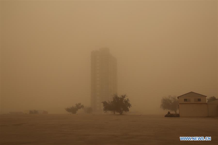 KUWAIT-KUWAIT CITY-HEAVY DUST