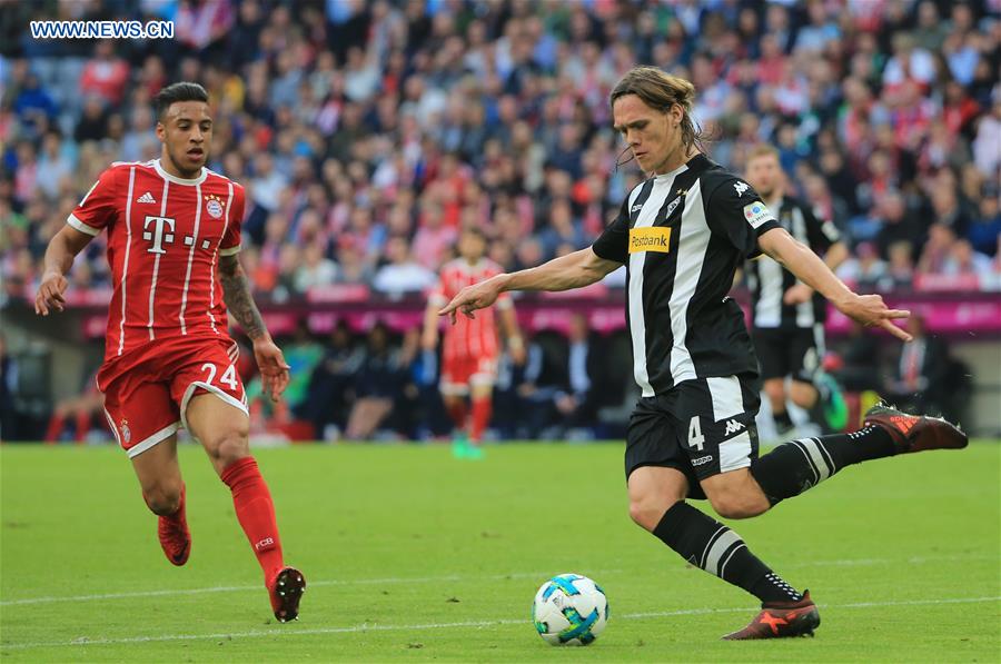 (SP)GERMANY-MUNICH-SOCCER-BUNDESLIGA-BAYERN MUNICH VS MOENCHENGLADBACH