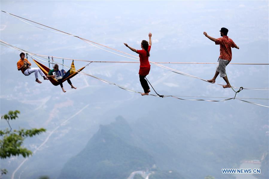 #CHINA-HUNAN-ZHANGJIAJIE-SKY CONCERT (CN)