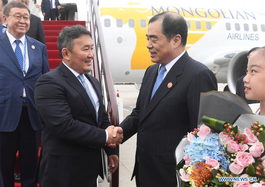 (SCO SUMMIT) CHINA-QINGDAO-SCO-MONGOLIA-KHALTMAA BATTULGA-ARRIVAL (CN)