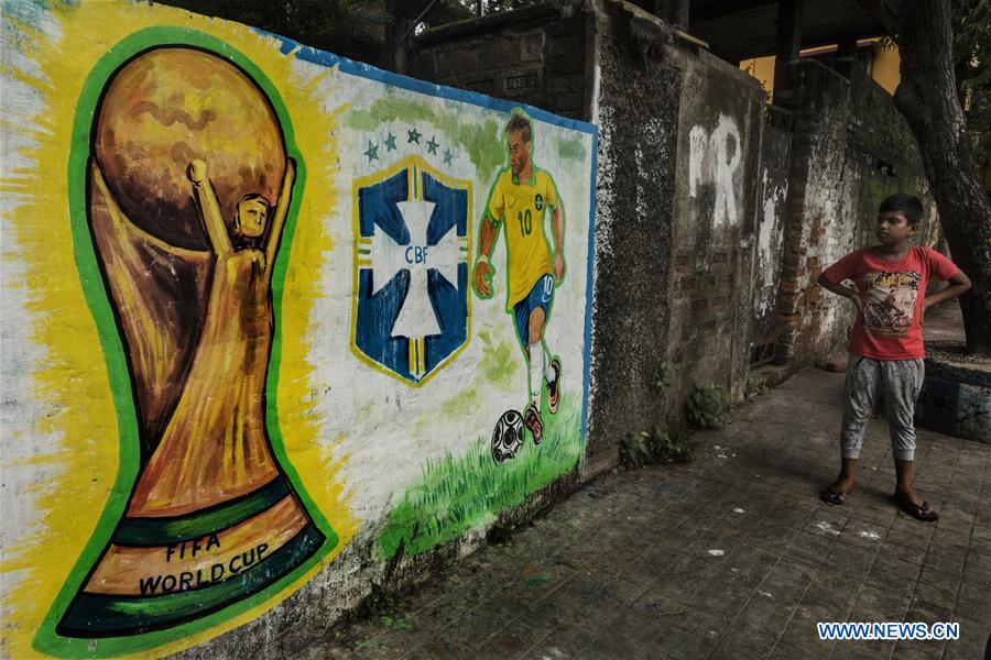 (SP)INDIA-KOLKATA-WORLD CUP-FOOTBALL FEVER