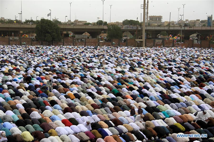 PAKISTAN-KARACHI-EID AL-FITR-PRAYER