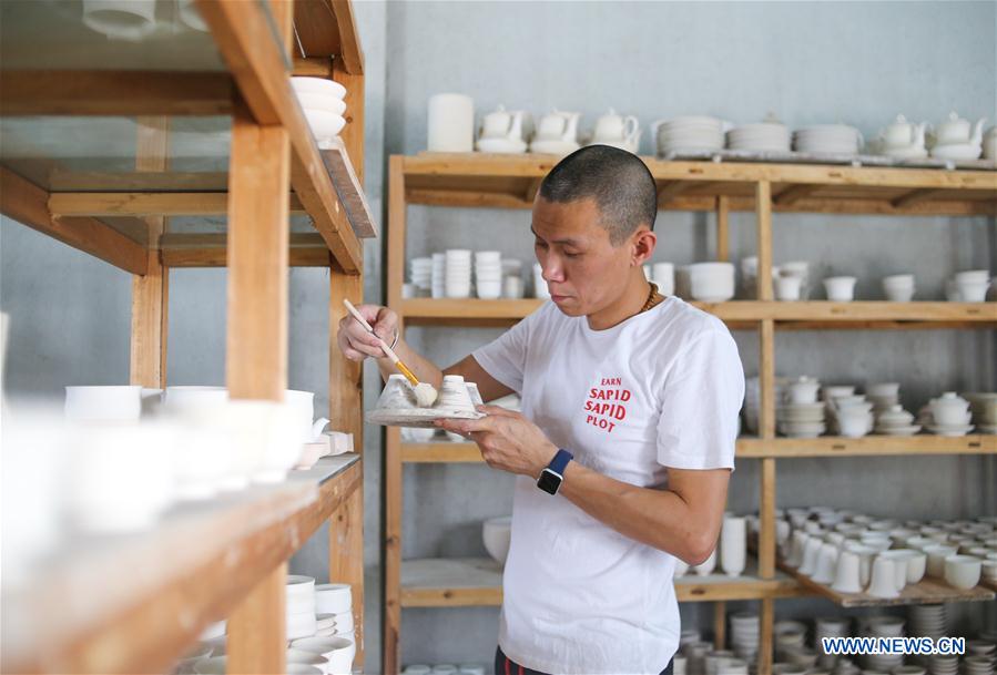 CHINA-JIANGXI-JINGDEZHEN-PORCELAIN-CRAFTSMEN (CN)