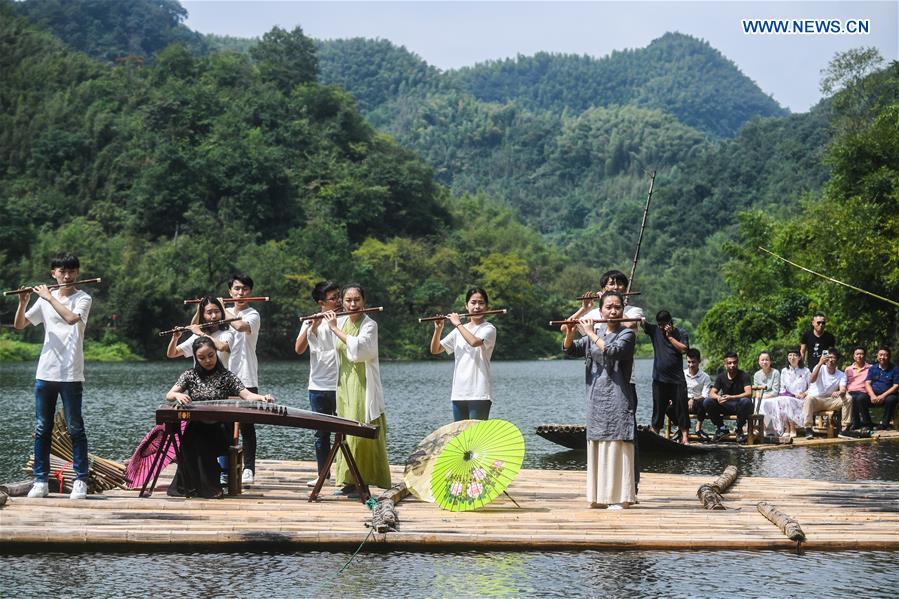 CHINA-ZHEJIANG-HANGZHOU-WATER CONCERT-BAMBOO FLUTE (CN)