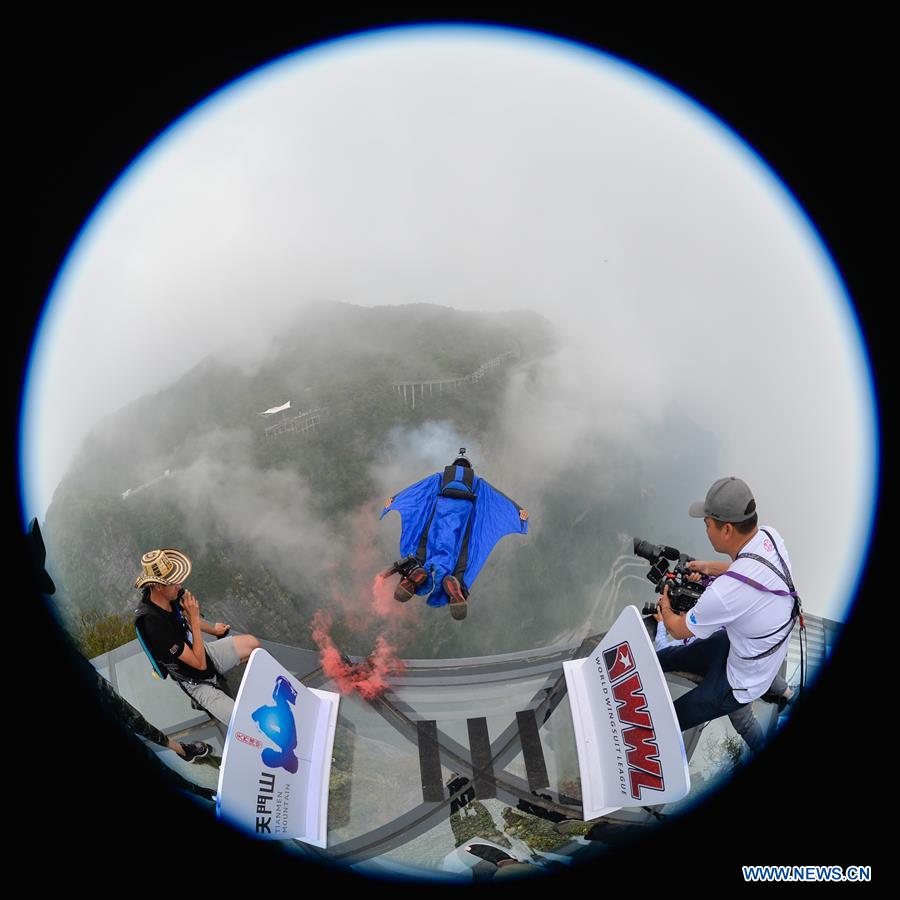 (SP)CHINA-ZHANGJIAJIE-WORLD WINGSUIT LEAGUE-CHINA GRAND PRIX (CN)