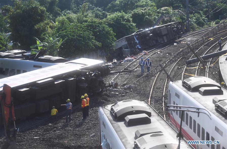 CHINA-YILAN-TRAIN DERAILMENT (CN)