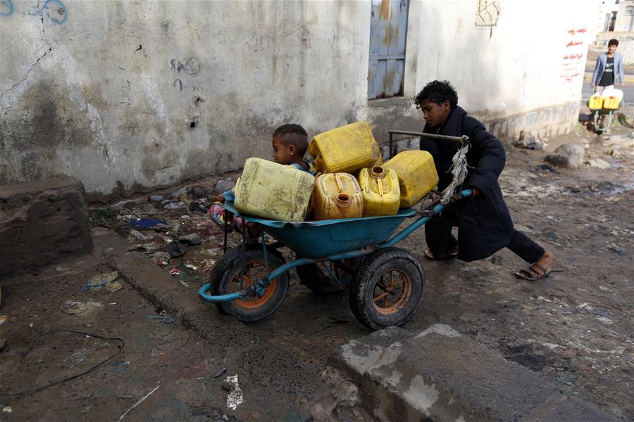 YEMEN-SANAA-CHILDREN-WATER