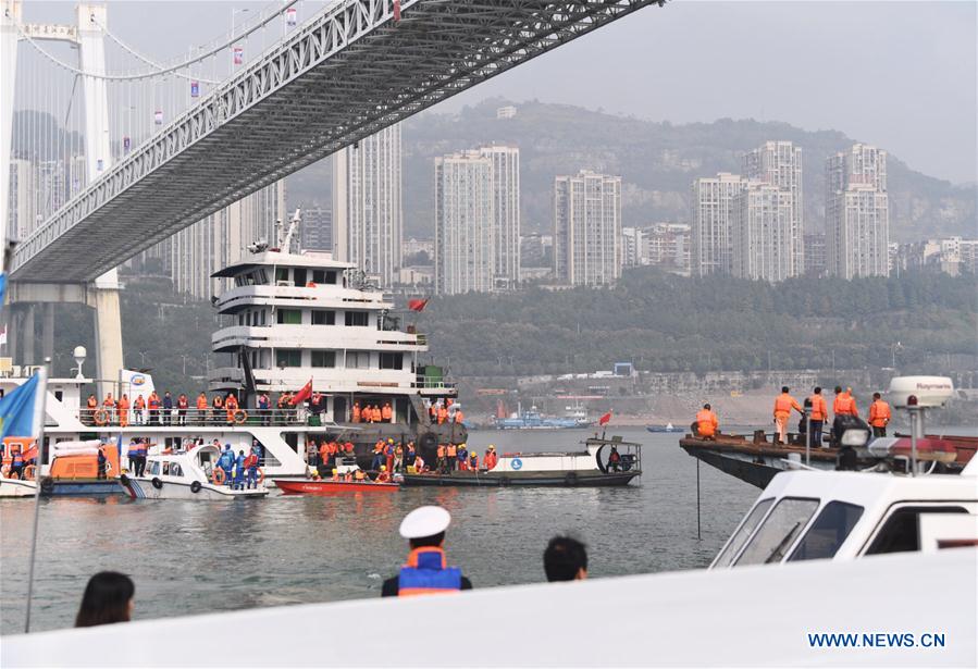 CHINA-CHONGQING-BUS CRASH-RESCUE (CN)