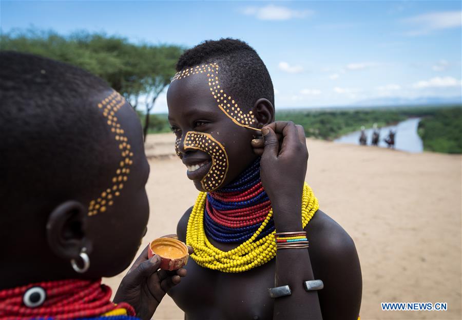 ETHIOPIA-SOUTHERN REGIONAL STATE-PRIMITIVE TRIBE-KARO-BODY PAINTING