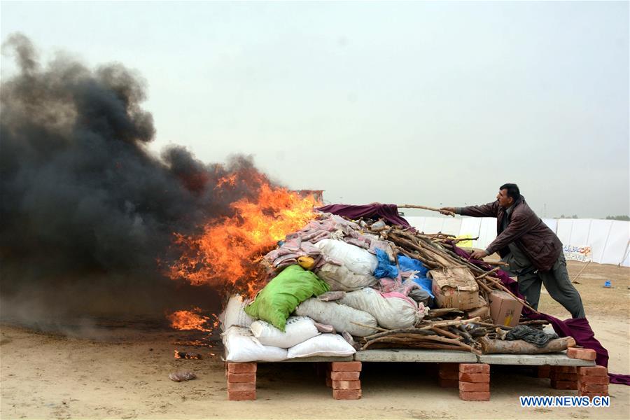 PAKISTAN-LAHORE-DRUGS-BURNING-CEREMONY