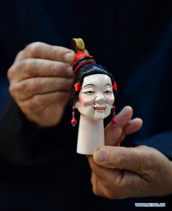 CHINA-FUJIAN-ZHANGZHOU-WOOD PUPPET HEAD (CN)