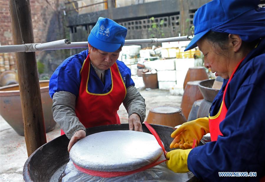 CHINA-HUNAN-CHANGSHA-PICKLED VEGETABLES-JARS (CN)