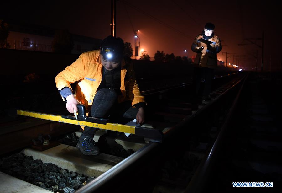 CHINA-ANHUI-HUANGSHAN-RAILWAY STATION-CONSTRUCTION WORKERS (CN)