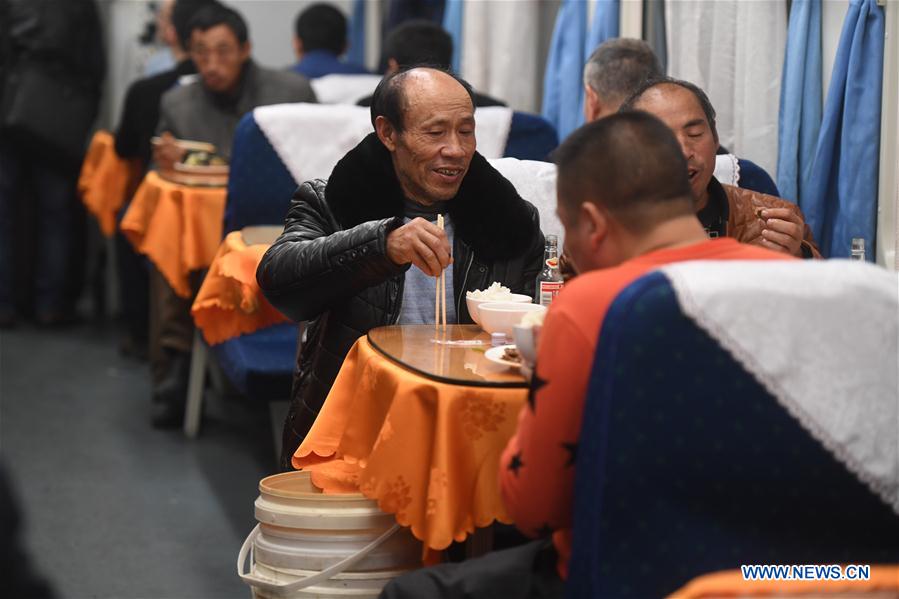 CHINA-HUBEI-TRAIN CHEF (CN)