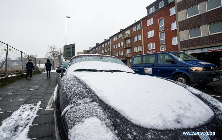 GERMANY-DUISBURG-SNOWFALL