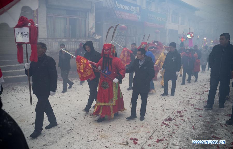 CHINA-GANSU-LONGNAN-LANTERN FESTIVAL-FOLK OPERA (CN)