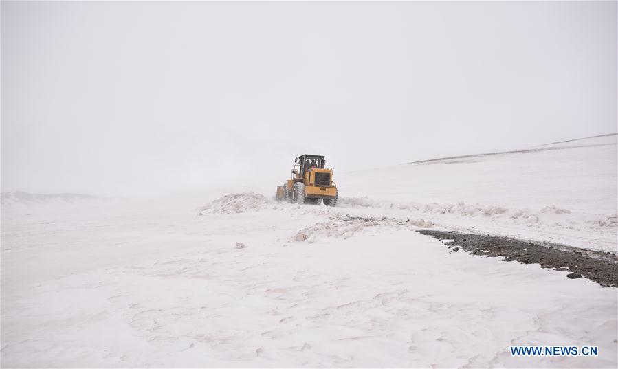 CHINA-QINGHAI-YUSHU-BLIZZARD-RELIEF (CN)