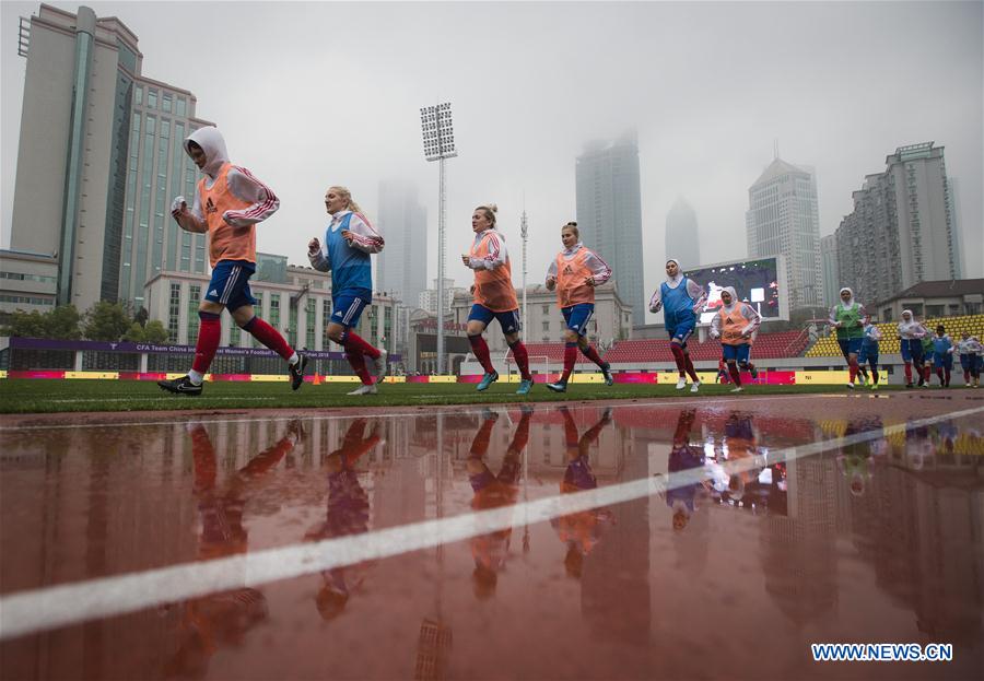 (SP)CHINA-WUHAN-SOCCER-RUSSIA-TRAINING(CN)