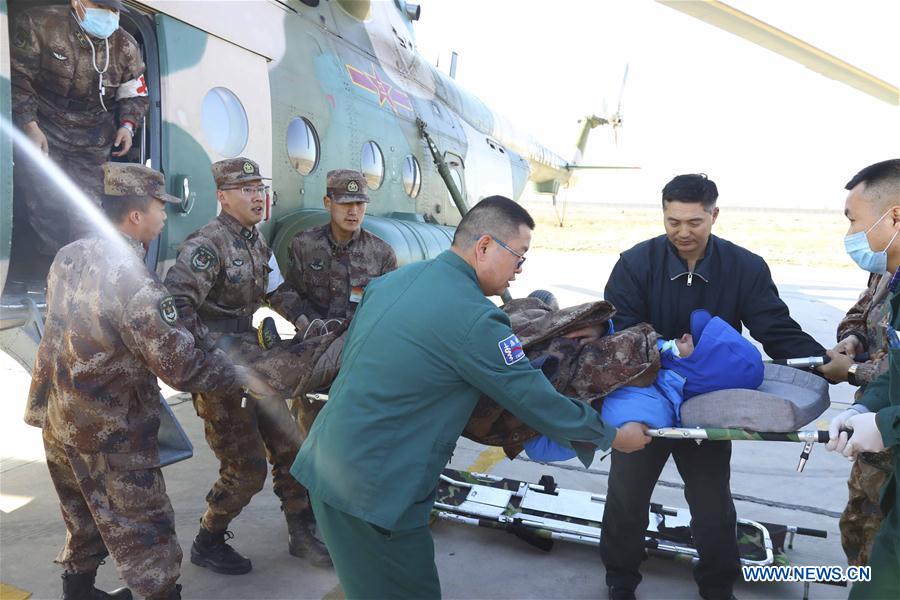 CHINA-XINJIANG-AVALANCHES-RESCUE (CN)