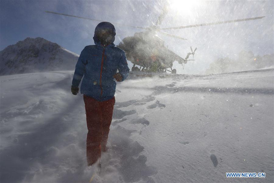 CHINA-XINJIANG-AVALANCHES-RESCUE (CN)