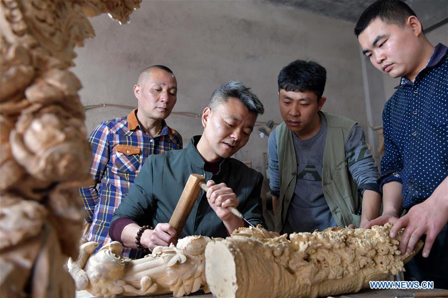 CHINA-JIANGXI-ECONOMY-WOOD CARVINGS (CN)