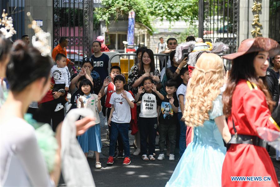 CHINA-HANGZHOU-CARTOON-PARADE (CN)