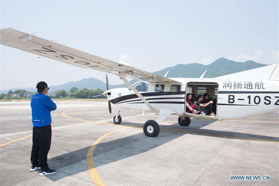 CHINA-ZHEJIANG-JIANDE-PARACHUTING TOURISM (CN)