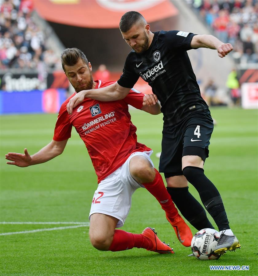 (SP)GERMANY-FRANKFURT-SOCCER-BUNDESLIGA-FRANKFURT VS MAINZ