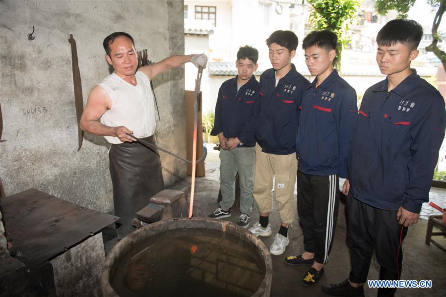 CHINA-ZHEJIANG-SWORD MAKING (CN)