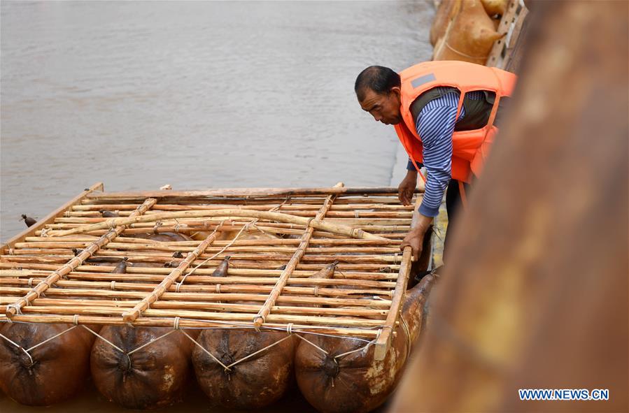 CHINA-GANSU-YELLOW RIVER-SHEEPSKIN RAFT (CN)