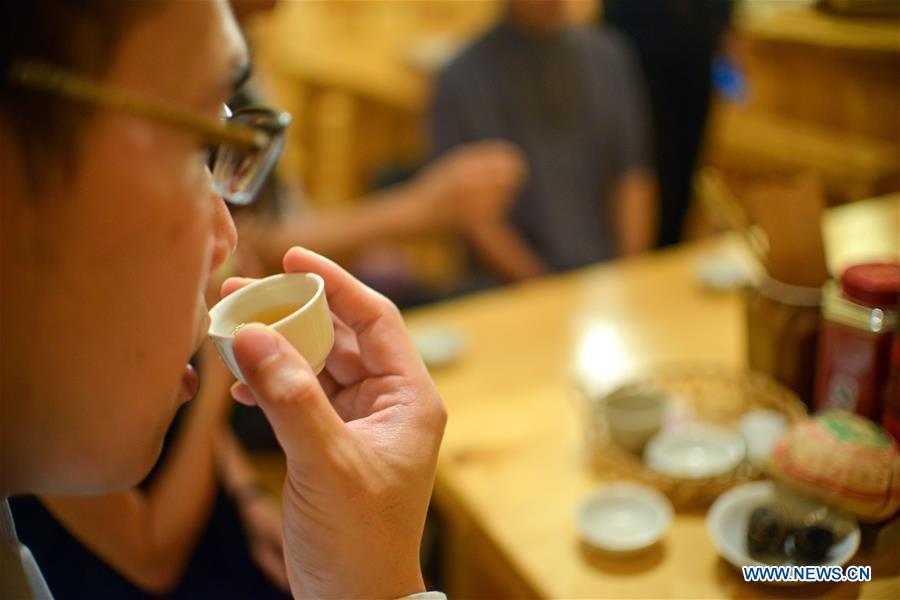 MALAYSIA-KUALA LUMPUR-TEA MASTER