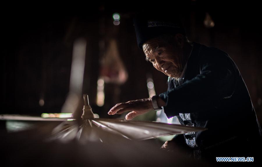 CHINA-YUNNAN-OIL PAPER UMBRELLA (CN)