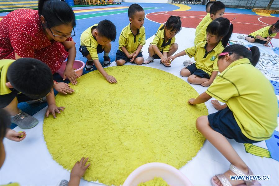 CHINA-ZHEJIANG-KINDERGARTEN-MID-AUTUMN FESTIVAL(CN)