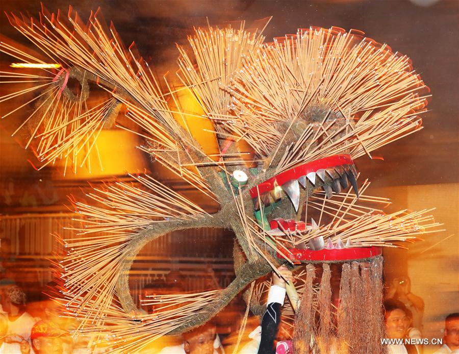 CHINA-HONG KONG-FIRE DRAGON DANCE (CN)