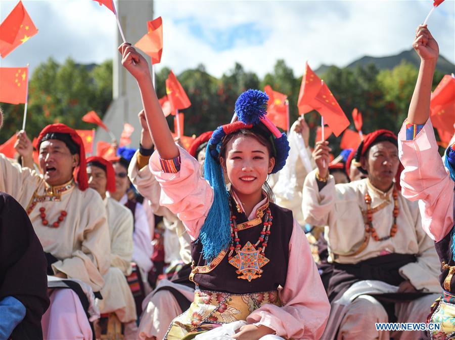 CHINA-TIBET-LHASA-POTALA PALACE-GUOZHUANG DANCE (CN)