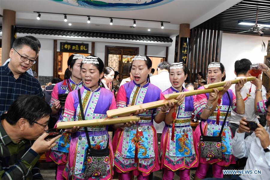 CHINA-ZHEJIANG-ESHAN-LONG-TABLE BANQUET (CN)