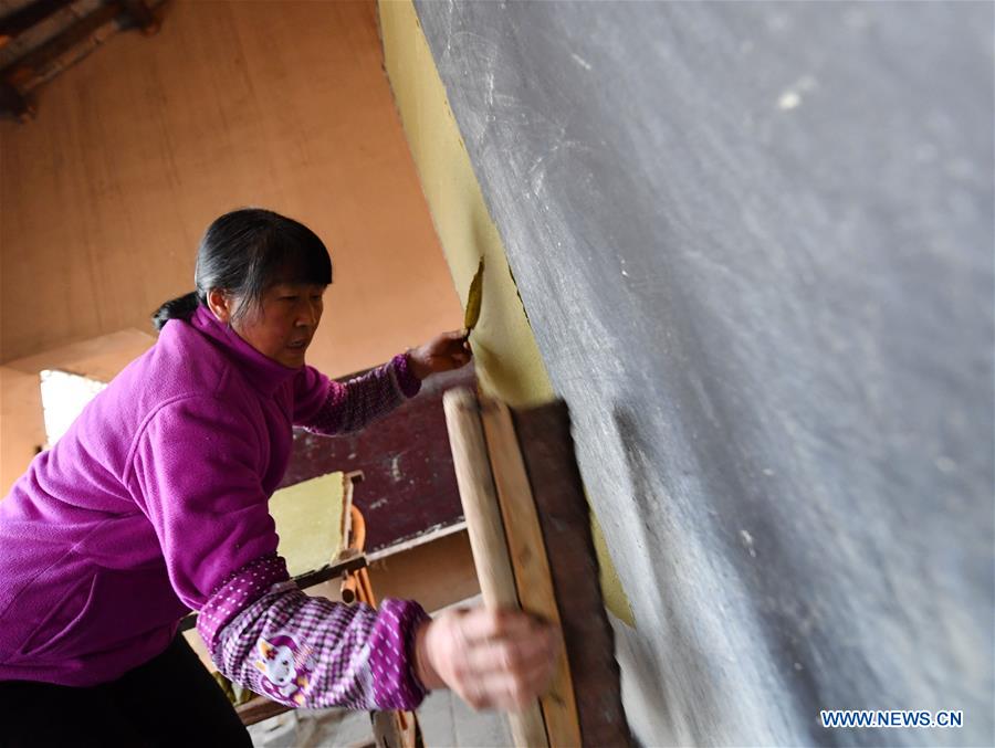 CHINA-SHAANXI-XI'AN-TRADITIONAL PAPERMAKING (CN)