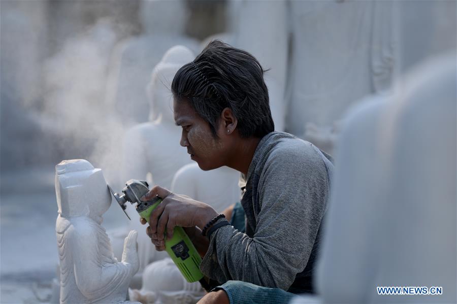 MYANMAR-MANDALAY-MARBLE SCULPTURE-CARVING 