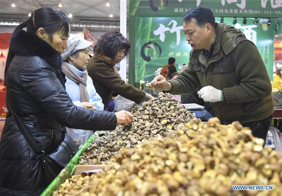 CHINA-CHENGDU-CHINESE NEW YEAR-SHOPPING-POVERTY RELIEF (CN)