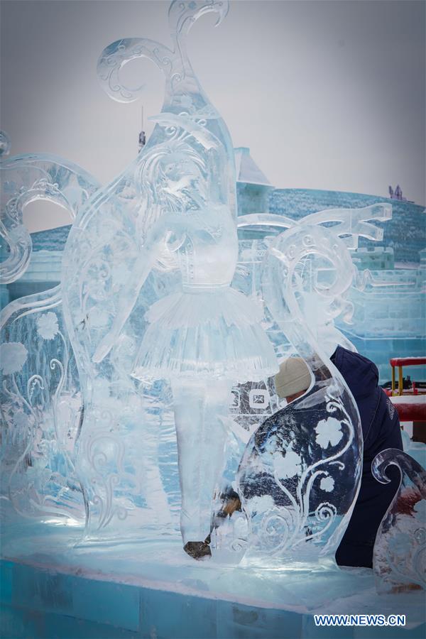 CHINA-HEILONGJIANG-ICE SCULPTURE-COMPETITION (CN)