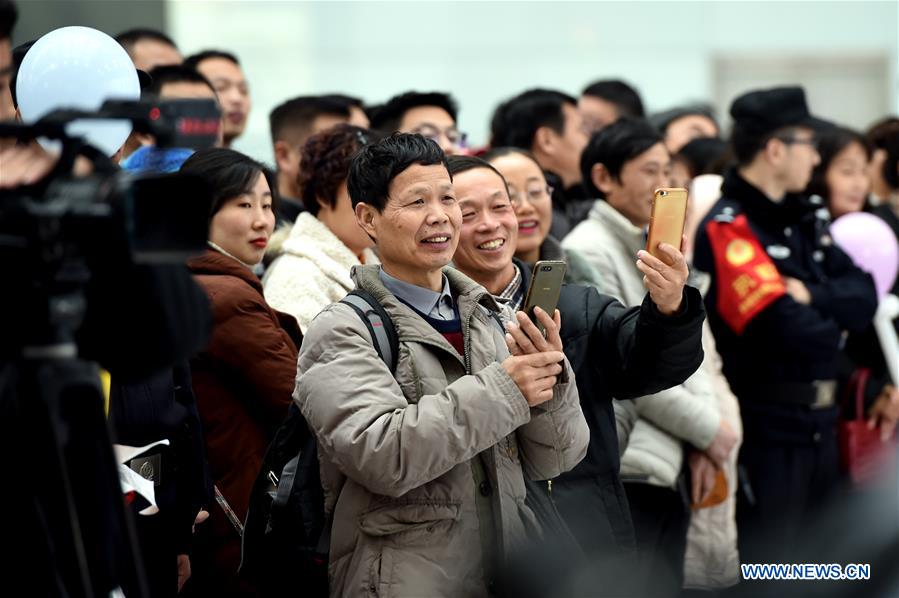 CHINA-SPRING FESTIVAL-TRAVEL RUSH-SERVICE STAFF (CN)