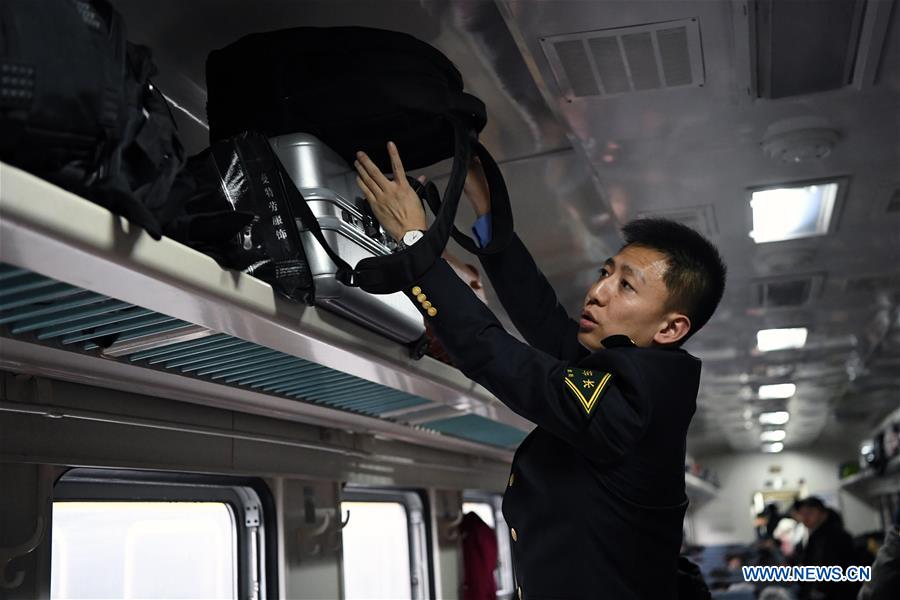 CHINA-GANSU-SPRING FESTIVAL TRAVEL RUSH-ORDINARY TRAIN (CN)