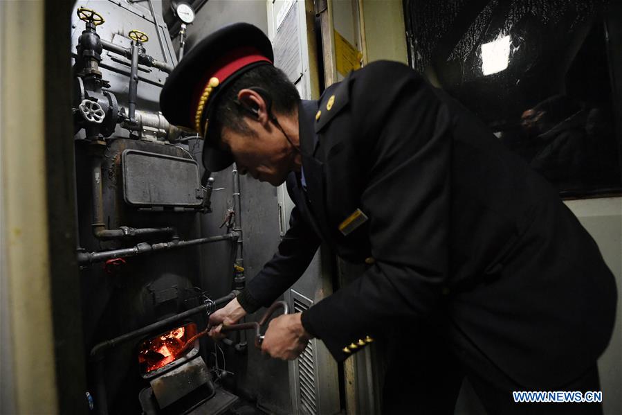 CHINA-GANSU-SPRING FESTIVAL TRAVEL RUSH-ORDINARY TRAIN (CN)